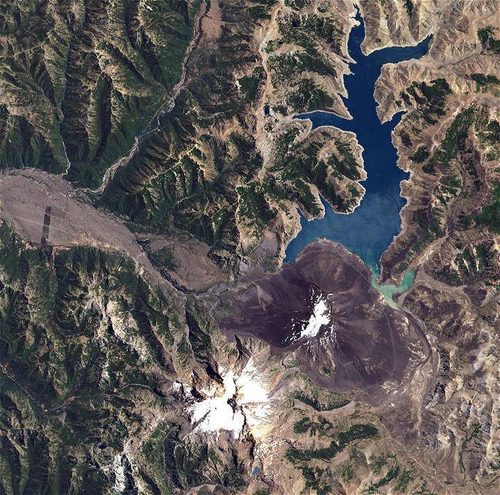 Cerro Antuco and Laguna de Laja